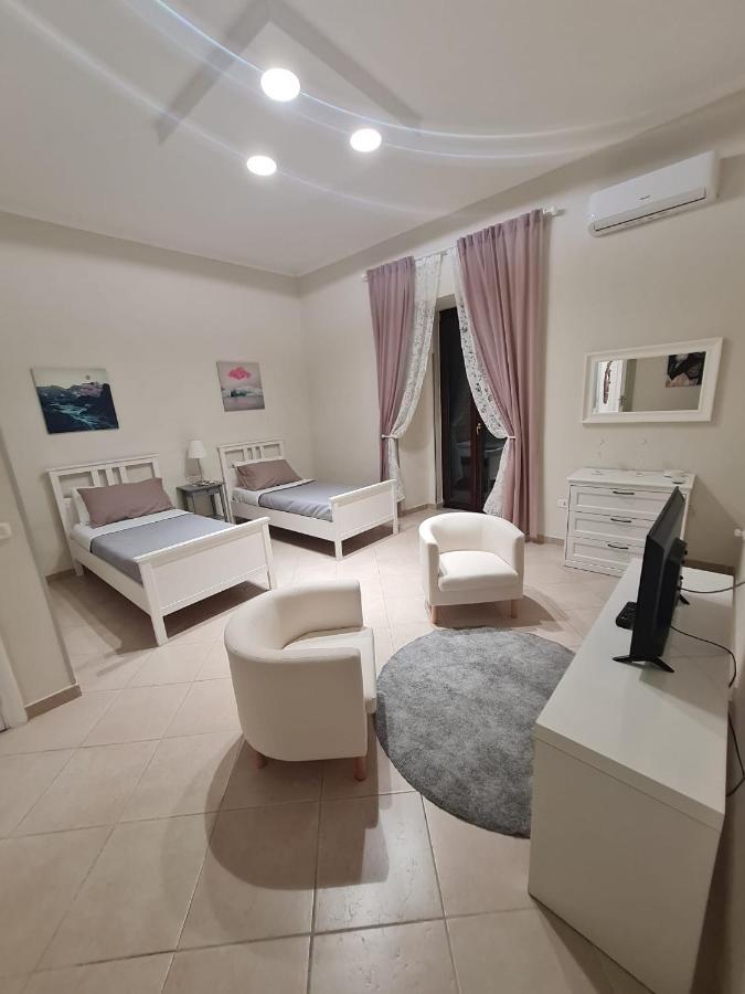 Palizzi'S Home Behind Plebiscite Square 나폴리 외부 사진